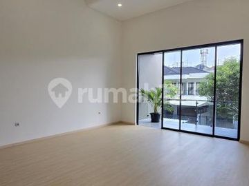 Dijual Rumah Baru Posisi Badan Semi Furnish di BSD City Tangerang