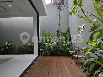 Dijual Rumah Baru Posisi Badan Semi Furnish di BSD City Tangerang