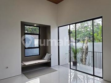 Dijual Rumah Baru Posisi Badan Semi Furnish di BSD City Tangerang