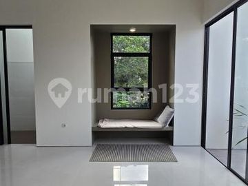 Dijual Rumah Baru Posisi Badan Semi Furnish di BSD City Tangerang