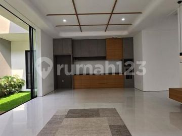 Dijual Rumah Baru Posisi Badan Semi Furnish di BSD City Tangerang