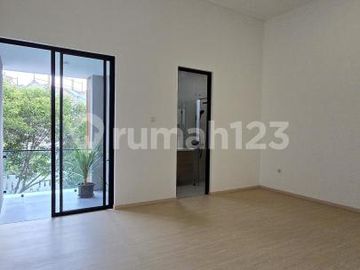 Dijual Rumah Baru Posisi Badan Semi Furnish di BSD City Tangerang