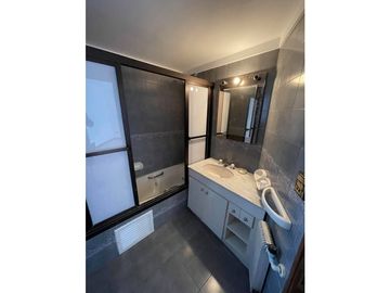 VENTA DEPARTAMENTO 3 AMBIENTES CON DEPENCIA COCHERA CUBIERTA Y BAULERA