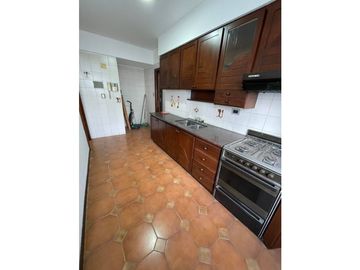 VENTA DEPARTAMENTO 3 AMBIENTES CON DEPENCIA COCHERA CUBIERTA Y BAULERA