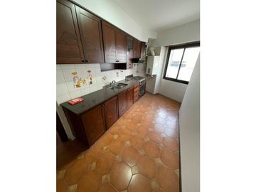 VENTA DEPARTAMENTO 3 AMBIENTES CON DEPENCIA COCHERA CUBIERTA Y BAULERA