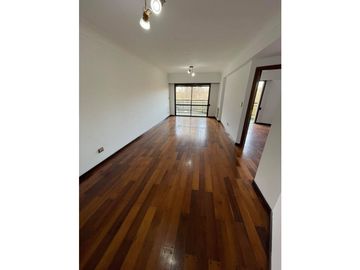 VENTA DEPARTAMENTO 3 AMBIENTES CON DEPENCIA COCHERA CUBIERTA Y BAULERA