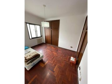 VENTA DEPARTAMENTO 3 AMBIENTES CON DEPENCIA COCHERA CUBIERTA Y BAULERA