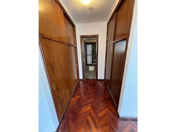 VENTA DEPARTAMENTO 3 AMBIENTES CON DEPENCIA COCHERA CUBIERTA Y BAULERA