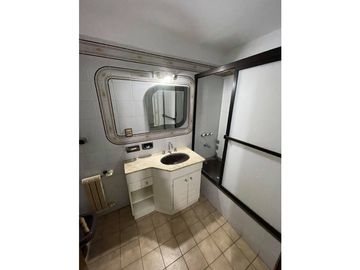 VENTA DEPARTAMENTO 3 AMBIENTES CON DEPENCIA COCHERA CUBIERTA Y BAULERA