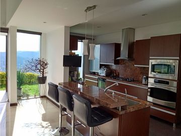 CASA CAMPESTRE CON VISTA ABIERTA A LA CIUDAD, LAS PALMAS, MEDELLIN