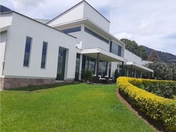 CASA CAMPESTRE CON VISTA ABIERTA A LA CIUDAD, LAS PALMAS, MEDELLIN
