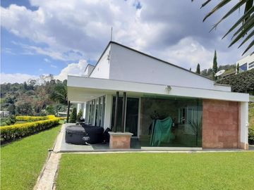 CASA CAMPESTRE CON VISTA ABIERTA A LA CIUDAD, LAS PALMAS, MEDELLIN