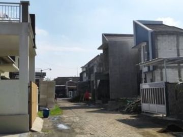 Rumah Dekat Jalan Poros Malang Surabaya Bisa KPR | 0
