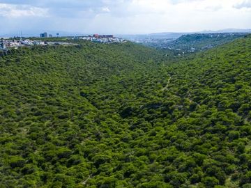 Casa de 3 Recámaras con 3.5 Baños a 12 Minutos de los Arcos de Querétaro.