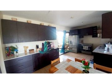 VENDO CASA DE SEGUNDA EN ALTOS DE SAN ANTONIO