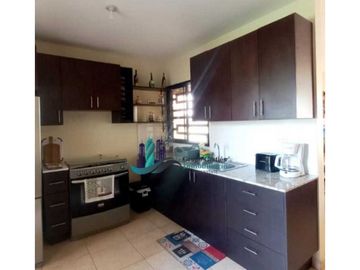 VENDO CASA DE SEGUNDA EN ALTOS DE SAN ANTONIO