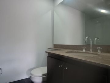 apartamento en arriendo en loma el chocho. Cod A515569