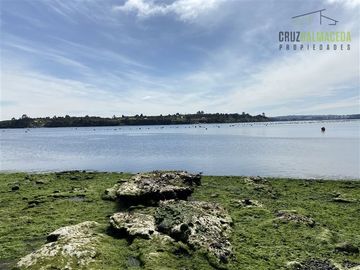 Parcela en Venta en Parcela de 1 Há y con 2 casas. Con Orilla de Playa y al costado del camino Caicaén- Calbuco