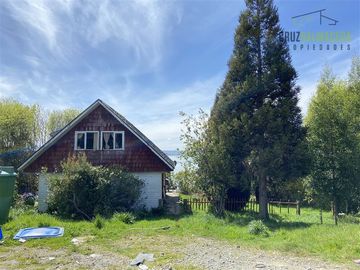 Parcela en Venta en Parcela de 1 Há y con 2 casas. Con Orilla de Playa y al costado del camino Caicaén- Calbuco