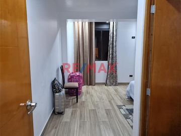 Descripción de la propiedad:
Venta de espaciosa casa multifamiliar ubicada en la calle Flor de Huaquilla N°195, distrito de Huaral. Ideal para vivir