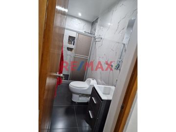 Descripción de la propiedad:
Venta de espaciosa casa multifamiliar ubicada en la calle Flor de Huaquilla N°195, distrito de Huaral. Ideal para vivir