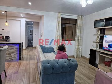Descripción de la propiedad:
Venta de espaciosa casa multifamiliar ubicada en la calle Flor de Huaquilla N°195, distrito de Huaral. Ideal para vivir