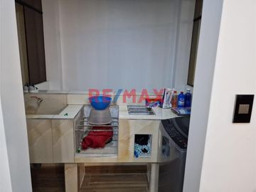 Descripción de la propiedad:
Venta de espaciosa casa multifamiliar ubicada en la calle Flor de Huaquilla N°195, distrito de Huaral. Ideal para vivir