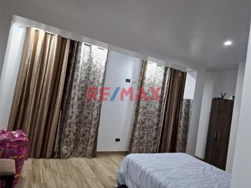Descripción de la propiedad:
Venta de espaciosa casa multifamiliar ubicada en la calle Flor de Huaquilla N°195, distrito de Huaral. Ideal para vivir