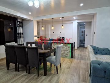 Descripción de la propiedad:
Venta de espaciosa casa multifamiliar ubicada en la calle Flor de Huaquilla N°195, distrito de Huaral. Ideal para vivir