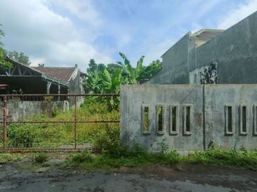 Tanah strategis jalan damai