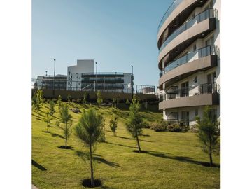 Venetto Village: Tu Nuevo Hogar o Destino Vacacional con costa al lago