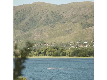 Venetto Village: Tu Nuevo Hogar o Destino Vacacional con costa al lago