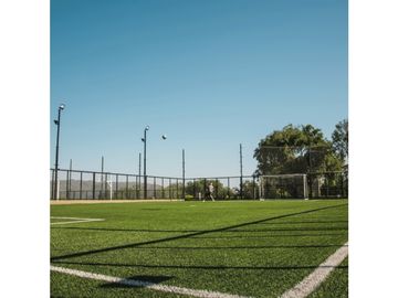 Venetto Village: Tu Nuevo Hogar o Destino Vacacional con costa al lago