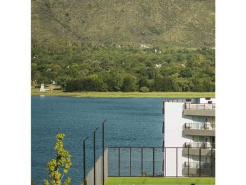 Venetto Village: Tu Nuevo Hogar o Destino Vacacional con costa al lago