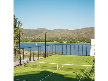 Venetto Village: Tu Nuevo Hogar o Destino Vacacional con costa al lago