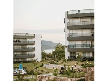 Venetto Village: Tu Nuevo Hogar o Destino Vacacional con costa al lago