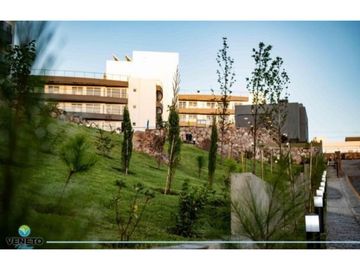Venetto Village: Tu Nuevo Hogar o Destino Vacacional con costa al lago