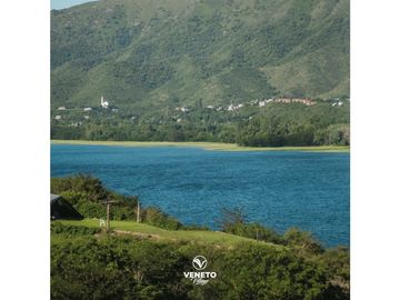 Venetto Village: Tu Nuevo Hogar o Destino Vacacional con costa al lago