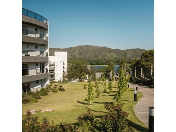 Venetto Village: Tu Nuevo Hogar o Destino Vacacional con costa al lago
