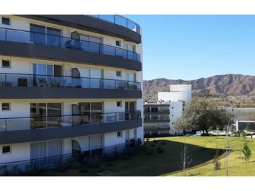 Venetto Village: Tu Nuevo Hogar o Destino Vacacional con costa al lago