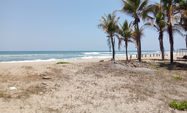 Terreno de playa junto al mar en Barra Vieja de Acapulco