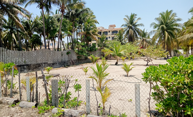 Terreno de playa junto al mar en Barra Vieja de Acapulco