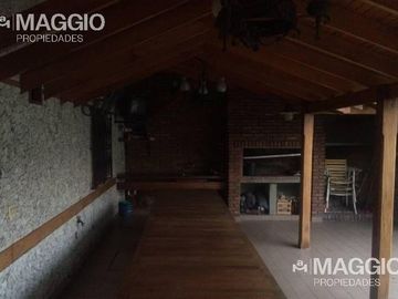 VENTA CASA 5 AMBIENTES VILLA LUZURIAGA