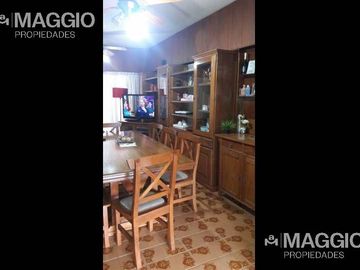 VENTA CASA 5 AMBIENTES VILLA LUZURIAGA