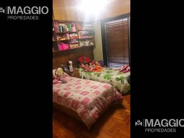 VENTA CASA 5 AMBIENTES VILLA LUZURIAGA