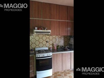 VENTA CASA 5 AMBIENTES VILLA LUZURIAGA