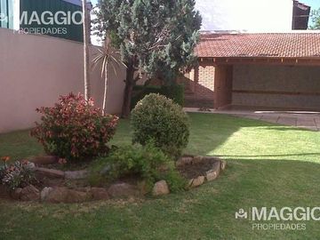 VENTA CASA 5 AMBIENTES VILLA LUZURIAGA
