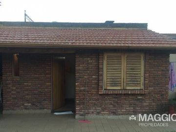 VENTA CASA 5 AMBIENTES VILLA LUZURIAGA