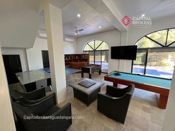 Casa de Lujo con Alberca en Venta en Bugambilias Zona Sur Zapopan