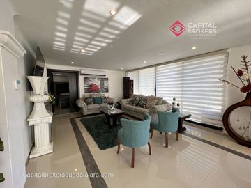 Casa de Lujo con Alberca en Venta en Bugambilias Zona Sur Zapopan